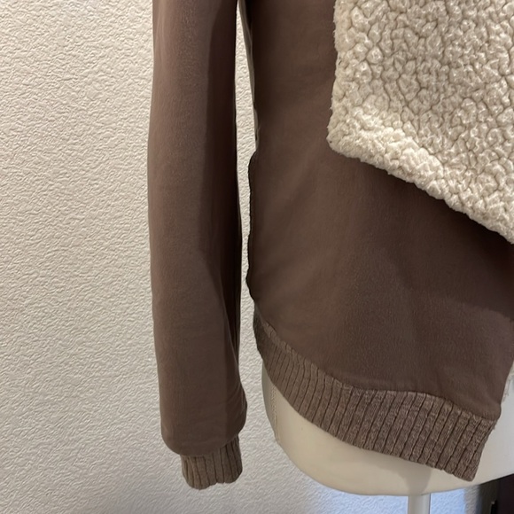 Splendid 95% cotton jacket withh faux Sherpa lining. So soft! Nice taupe. GUC! - Picture 3 of 10